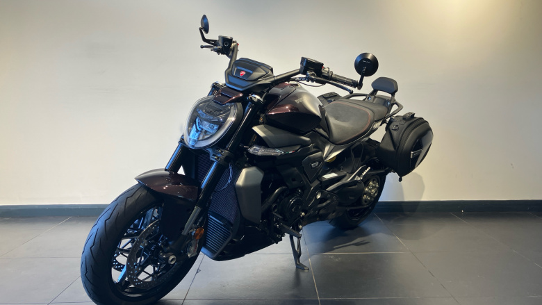 Ducati X Diavel V4 Burning Red (25MY)